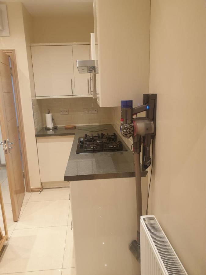 London Luxury Apartments 4 Min Walk From Ilford Station, With Free Parking Free Wifi Exterior foto